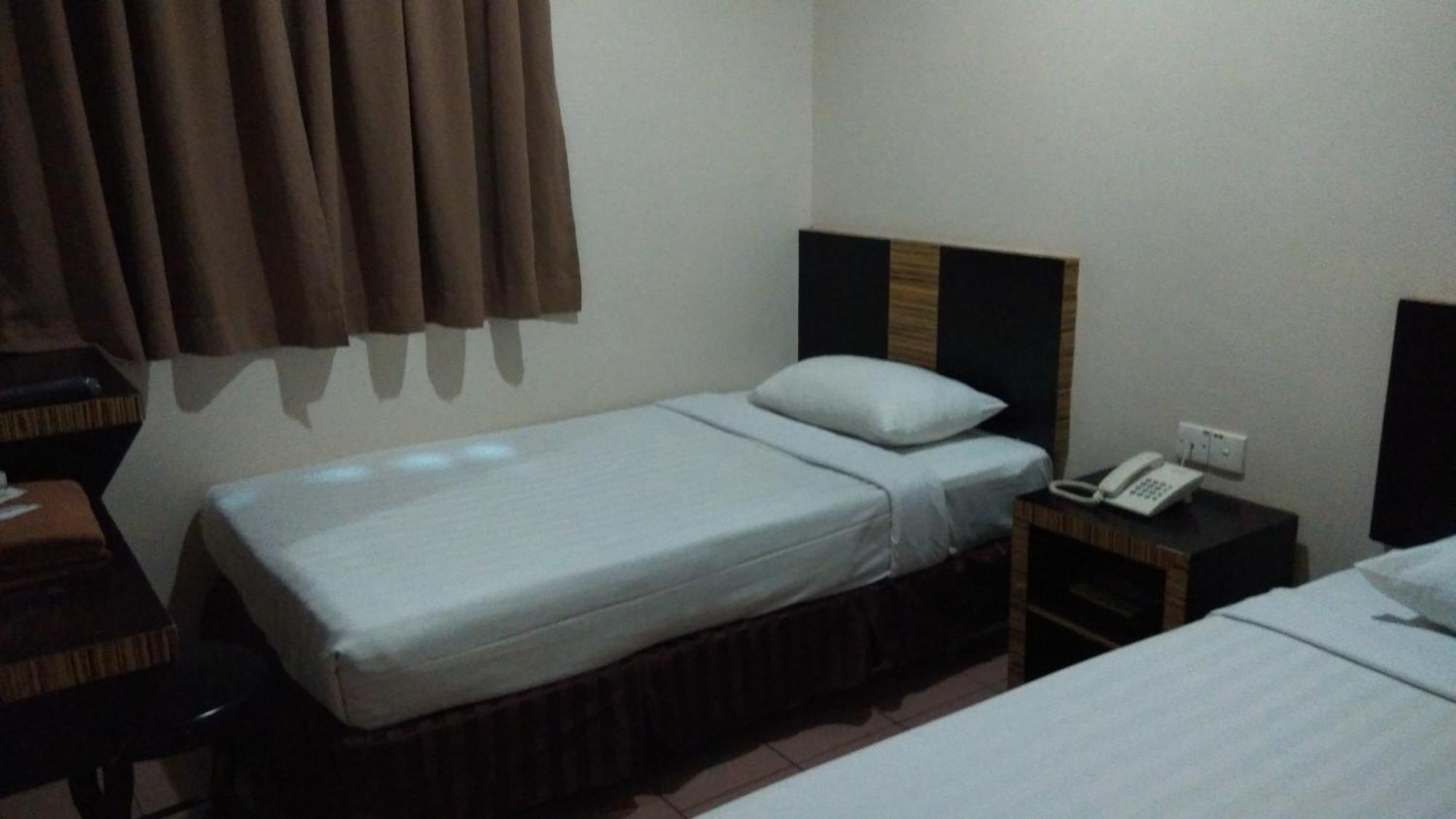 Hotel Traveller Kota Kinabalu Room photo