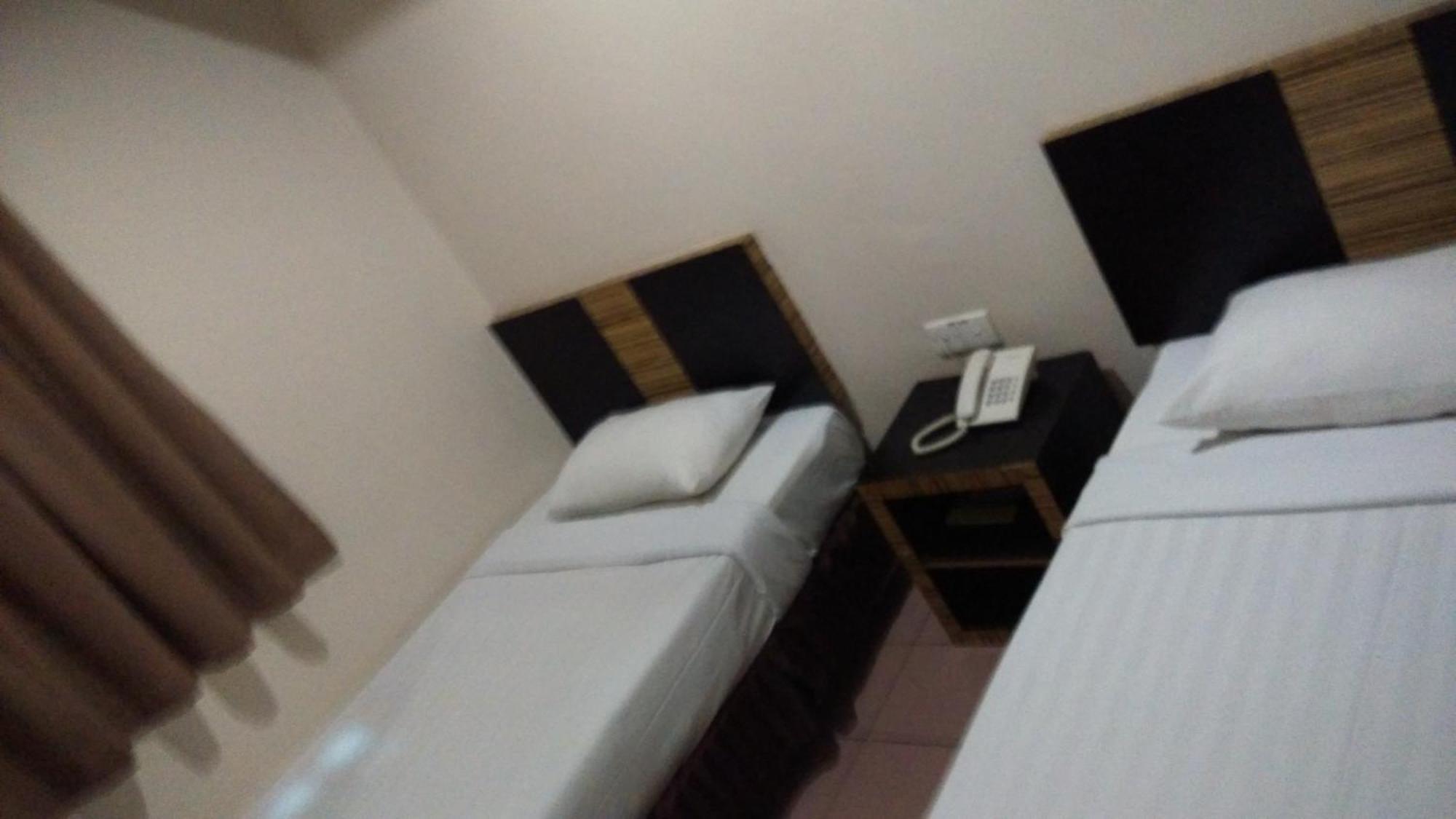 Hotel Traveller Kota Kinabalu Room photo
