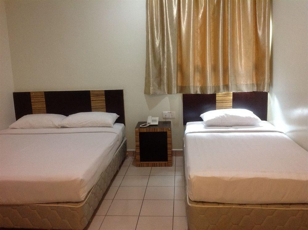 Hotel Traveller Kota Kinabalu Exterior photo