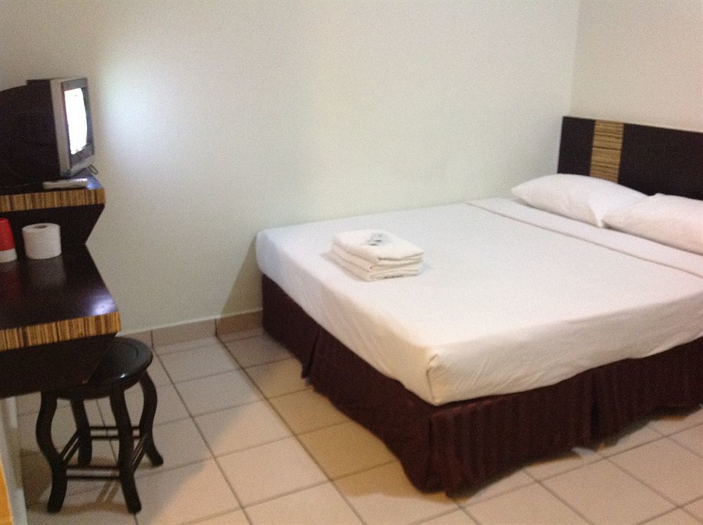 Hotel Traveller Kota Kinabalu Exterior photo
