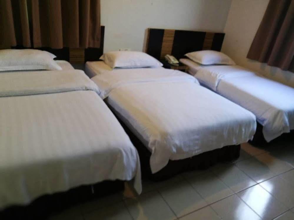 Hotel Traveller Kota Kinabalu Exterior photo