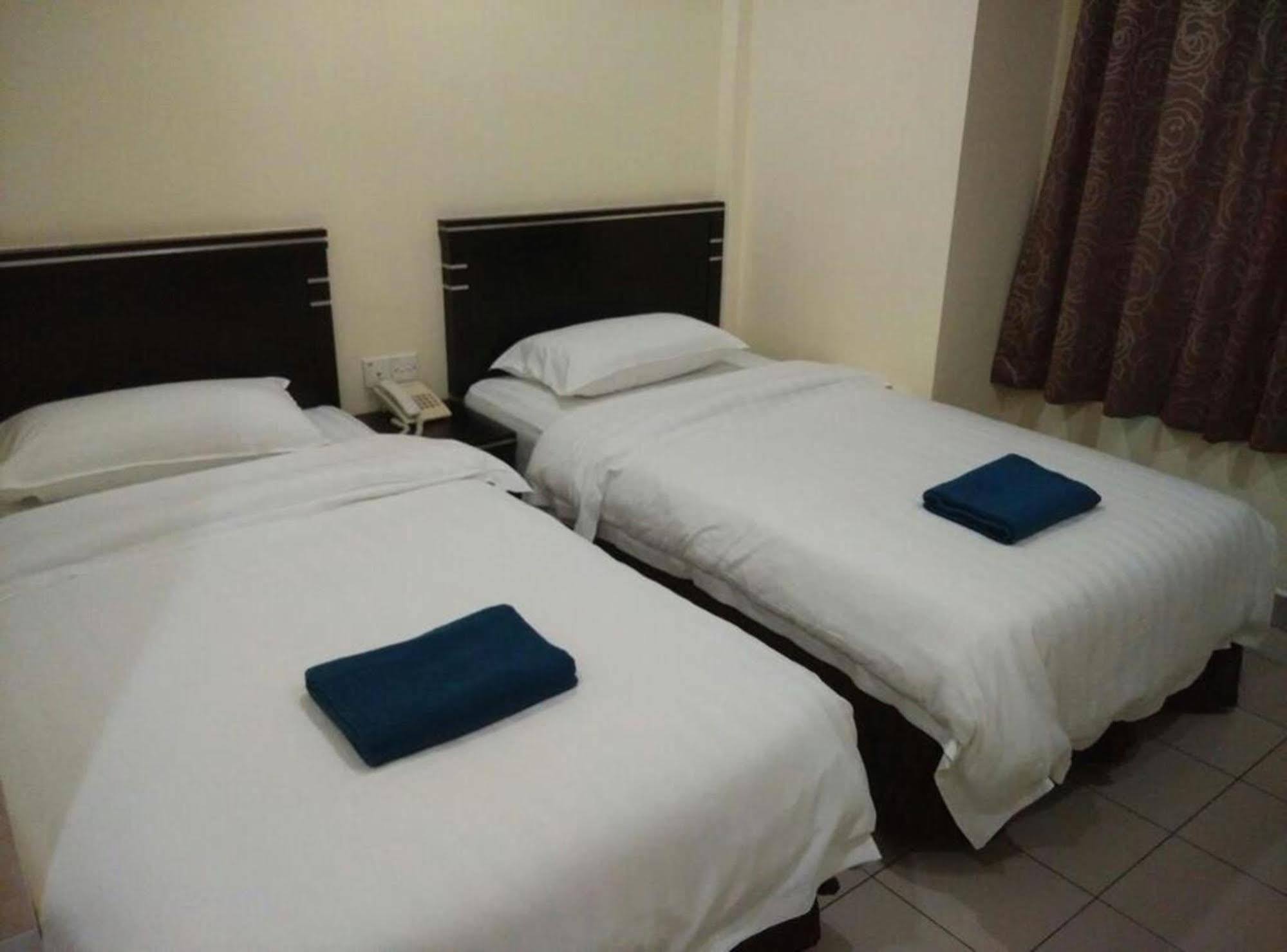 Hotel Traveller Kota Kinabalu Exterior photo