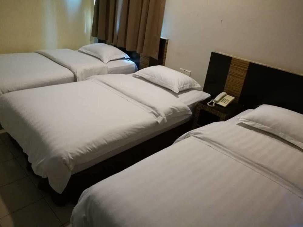 Hotel Traveller Kota Kinabalu Exterior photo