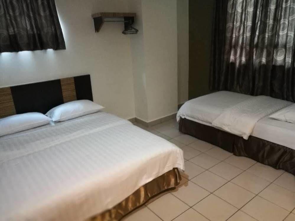 Hotel Traveller Kota Kinabalu Exterior photo